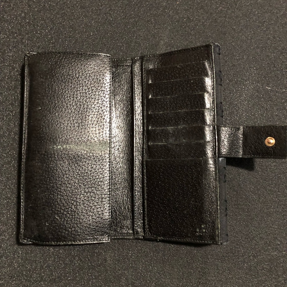 Authentic Gucci studded wallet - Picture 5 of 10